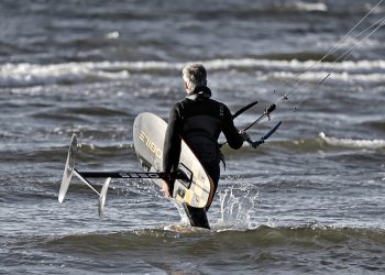 foilboard, hydrofoil, kitesurfer