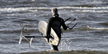 foilboard, hydrofoil, kitesurfer