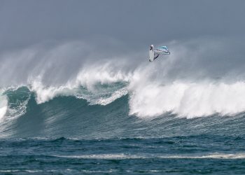 rogue wave, spray, windsurfing